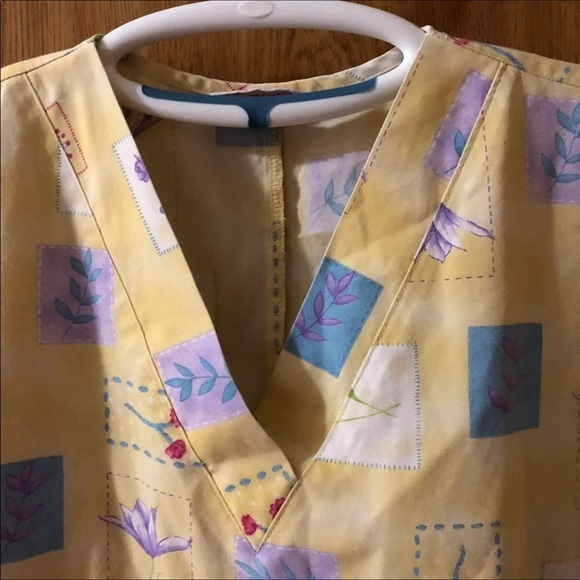 Cherokee Scrub top Size M Women’s - Picture 3 of 7